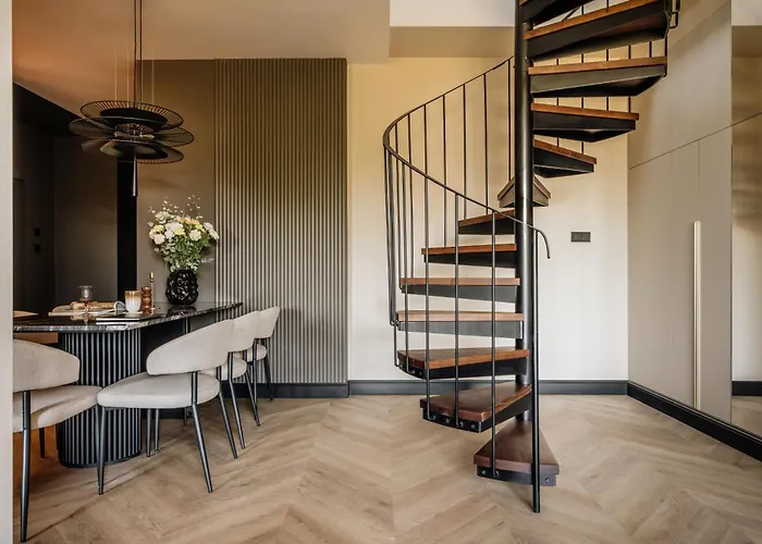 The Palace Near Wawel Castle By Bqqk