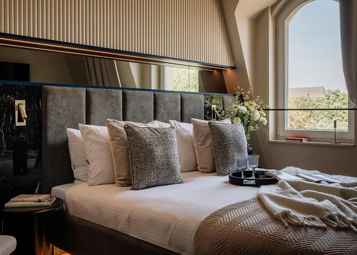 The Palace Near Wawel Castle By Bqqk *